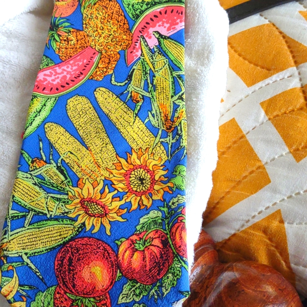 100%Silk Tie with Fruit & Veggies byTango by Maxx RAAB